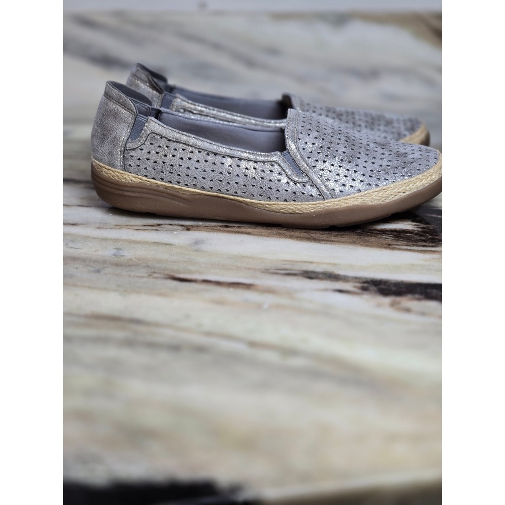 Clarks Collection Metallic Silver Grey Perforated Slip On Loafers NWB 9.5 M - Picture 8 of 10